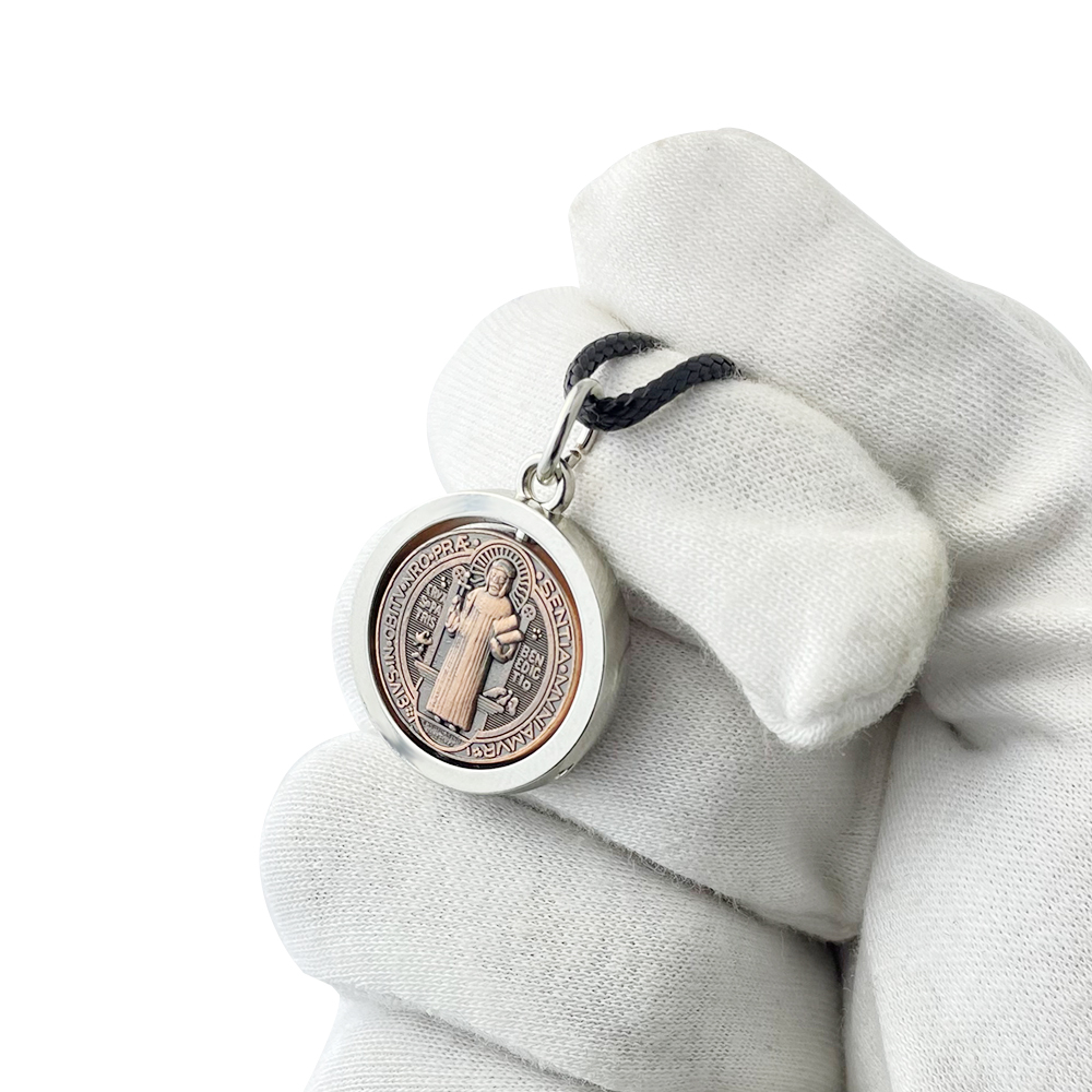 Jewelry & Watches Spółka Z Ograniczoną Odpowiedzialnością Sp Z Oo - Nuevo Collar con Medalla de San
