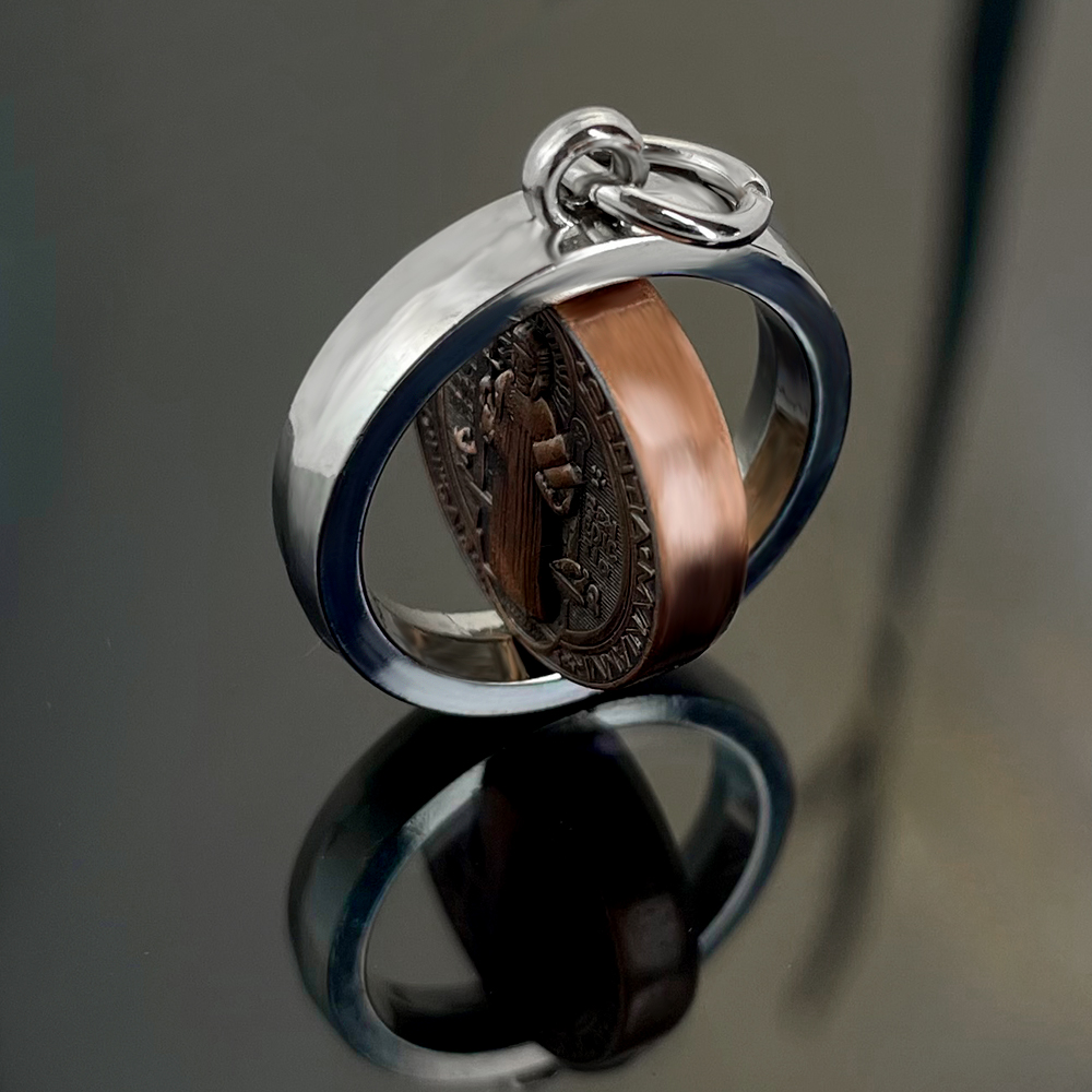 Nuevo Collar con Medalla de Sa - Jewelry & Watches Spółka Z Ograniczoną Odpowiedzialnością Sp Z Oo reseña y precio