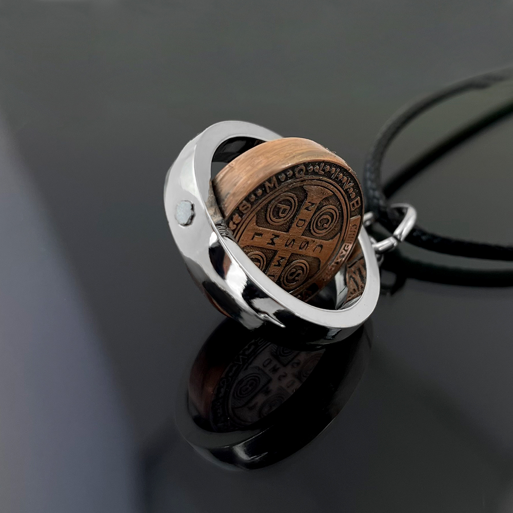 Nuevo Collar con Medalla de Sa - Jewelry & Watches Spółka Z Ograniczoną Odpowiedzialnością Sp Z Oo reseña y precio